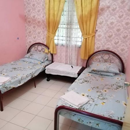 Homestay Perpaduan, Taman Bercham Raya Ulu Kinta Ipoh Perak Kampong Batu Lapan  Экстерьер фото