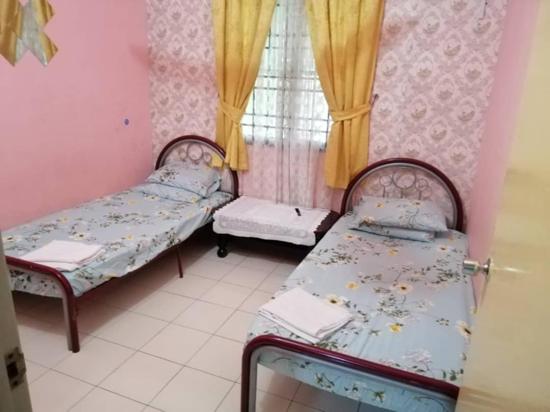 Homestay Perpaduan, Taman Bercham Raya Ulu Kinta Ipoh Perak Kampong Batu Lapan  Экстерьер фото