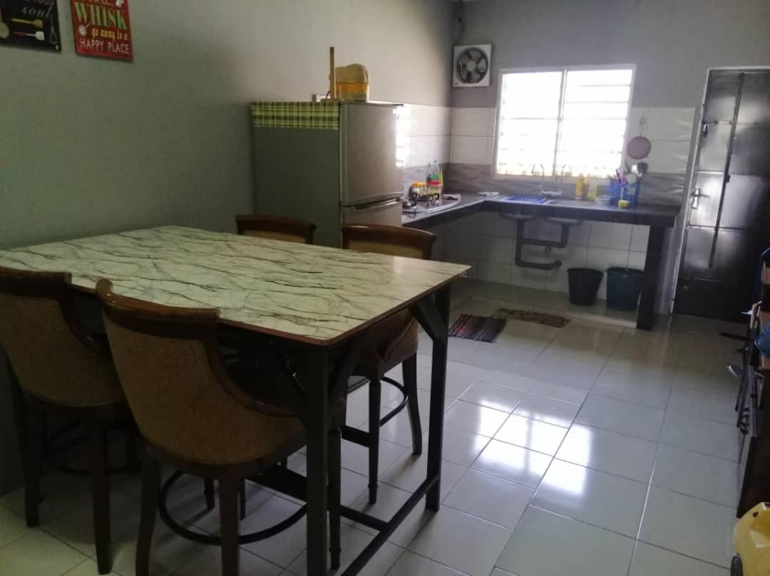 Homestay Perpaduan, Taman Bercham Raya Ulu Kinta Ipoh Perak Kampong Batu Lapan  Экстерьер фото